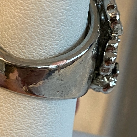 Enamel and rhinestone floral statement Ring in gray, black and cream size 5 - Picture 10 of 13